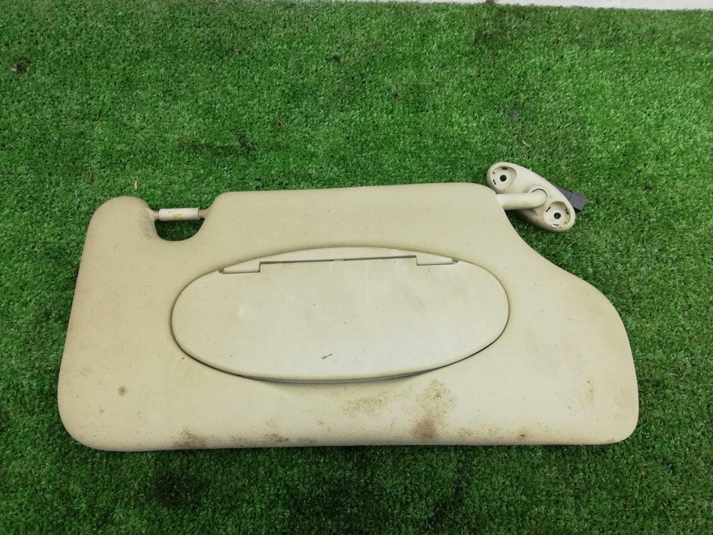 Козырек солнцезащитный