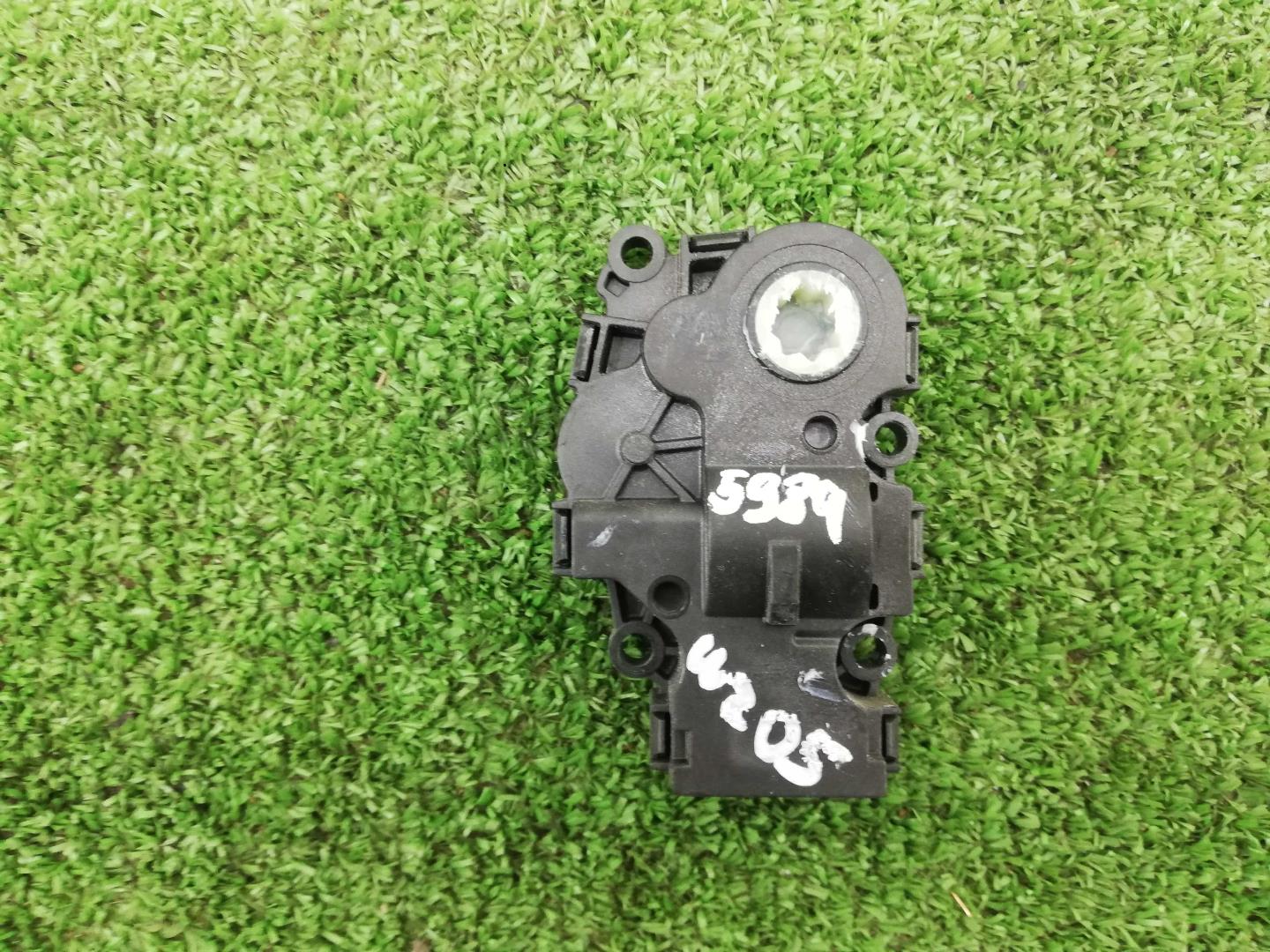 Моторчик заслонки печки