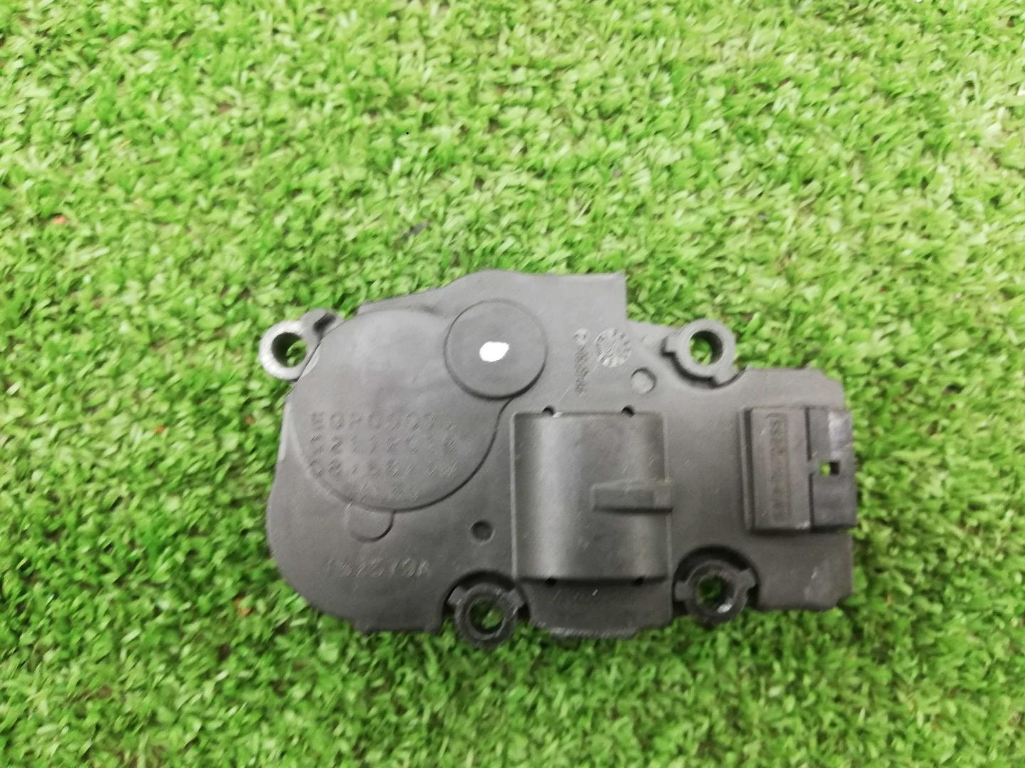 Моторчик заслонки печки