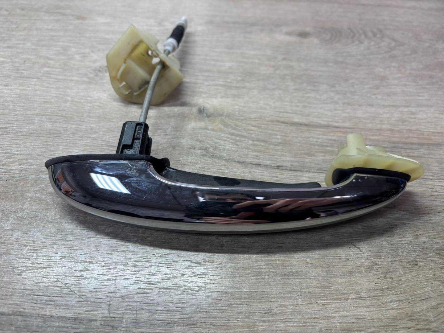 Ручка двери передней наружная правая