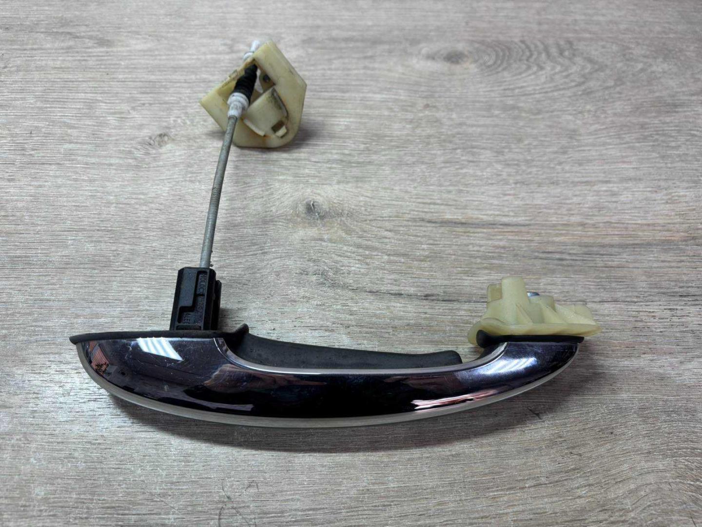 Ручка двери передней наружная правая