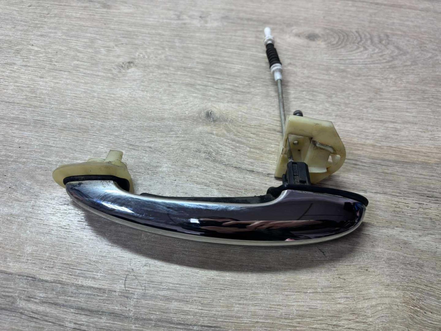 Ручка двери передней наружная правая