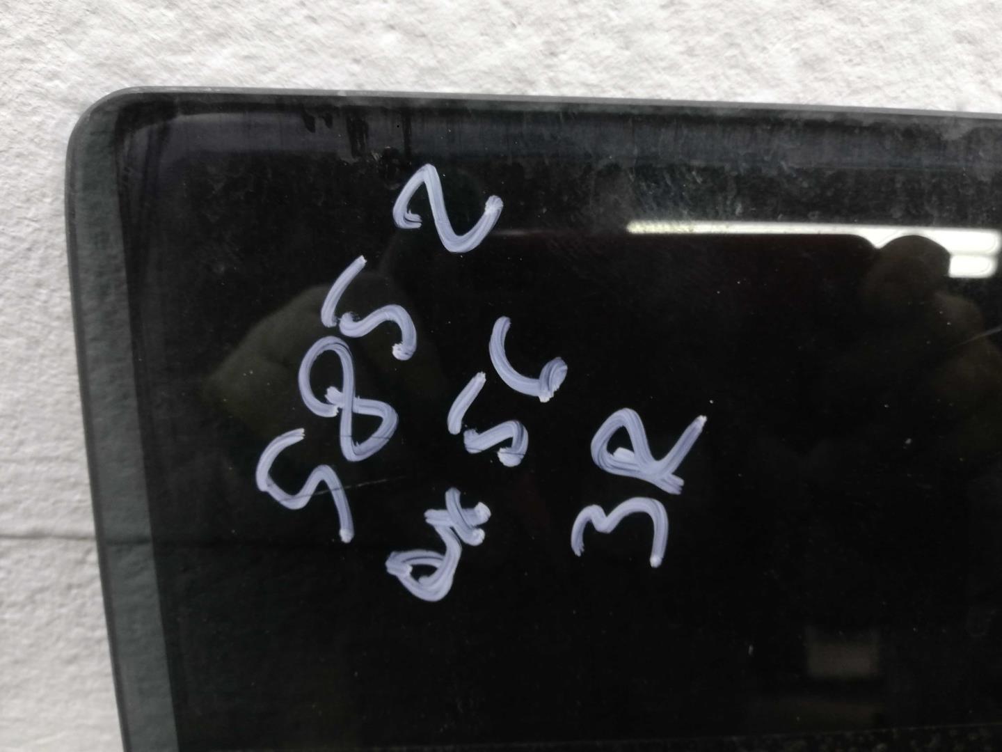 Стекло двери задней правой