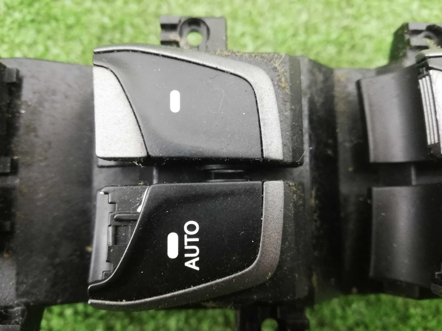 Кнопка стеклоподъемника