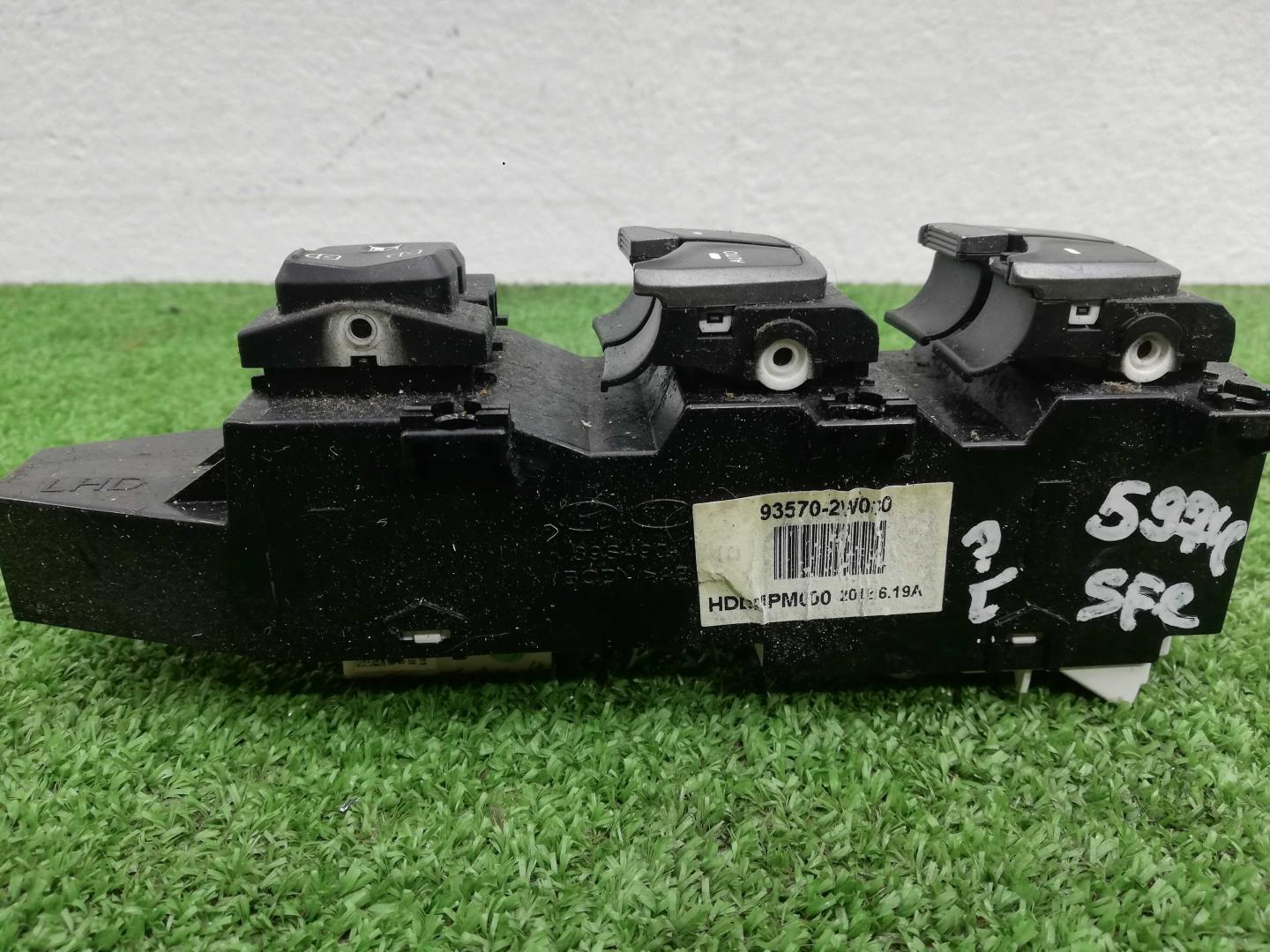 Кнопка стеклоподъемника