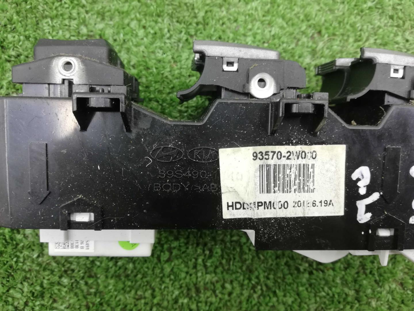 Кнопка стеклоподъемника