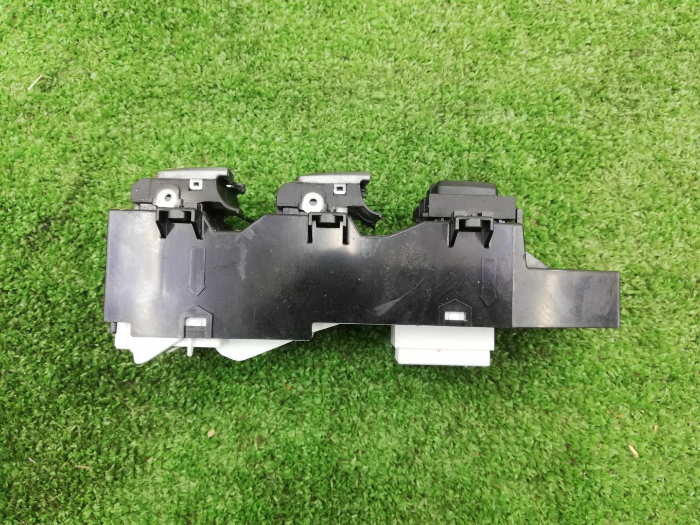 Кнопка стеклоподъемника