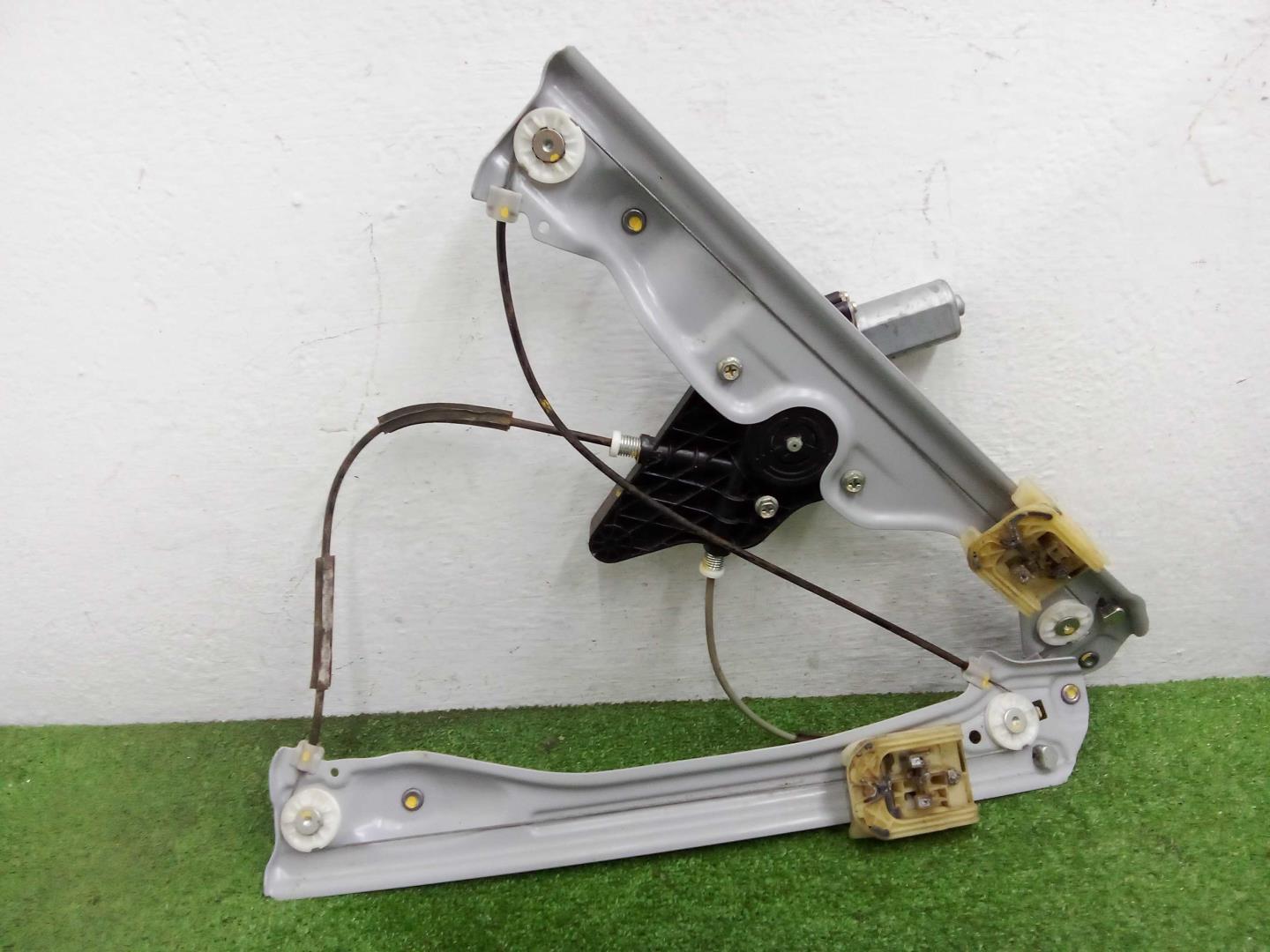 Стеклоподъемник электр. передний правый