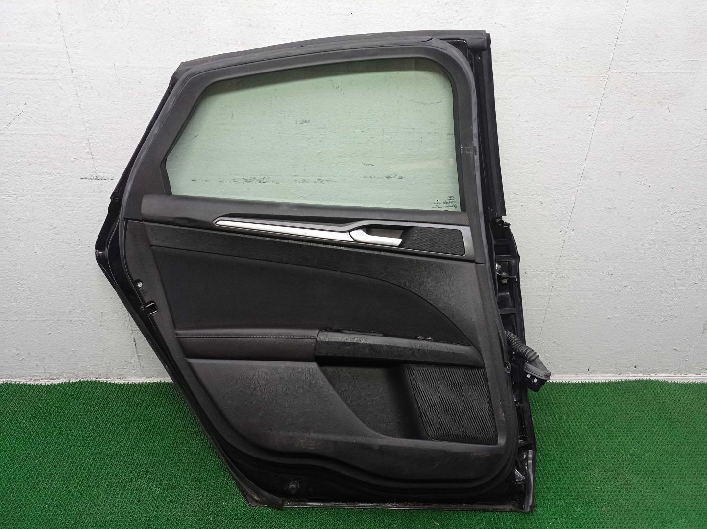 Дверь задняя левая