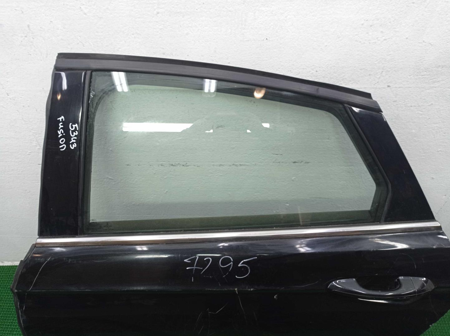 Дверь задняя левая