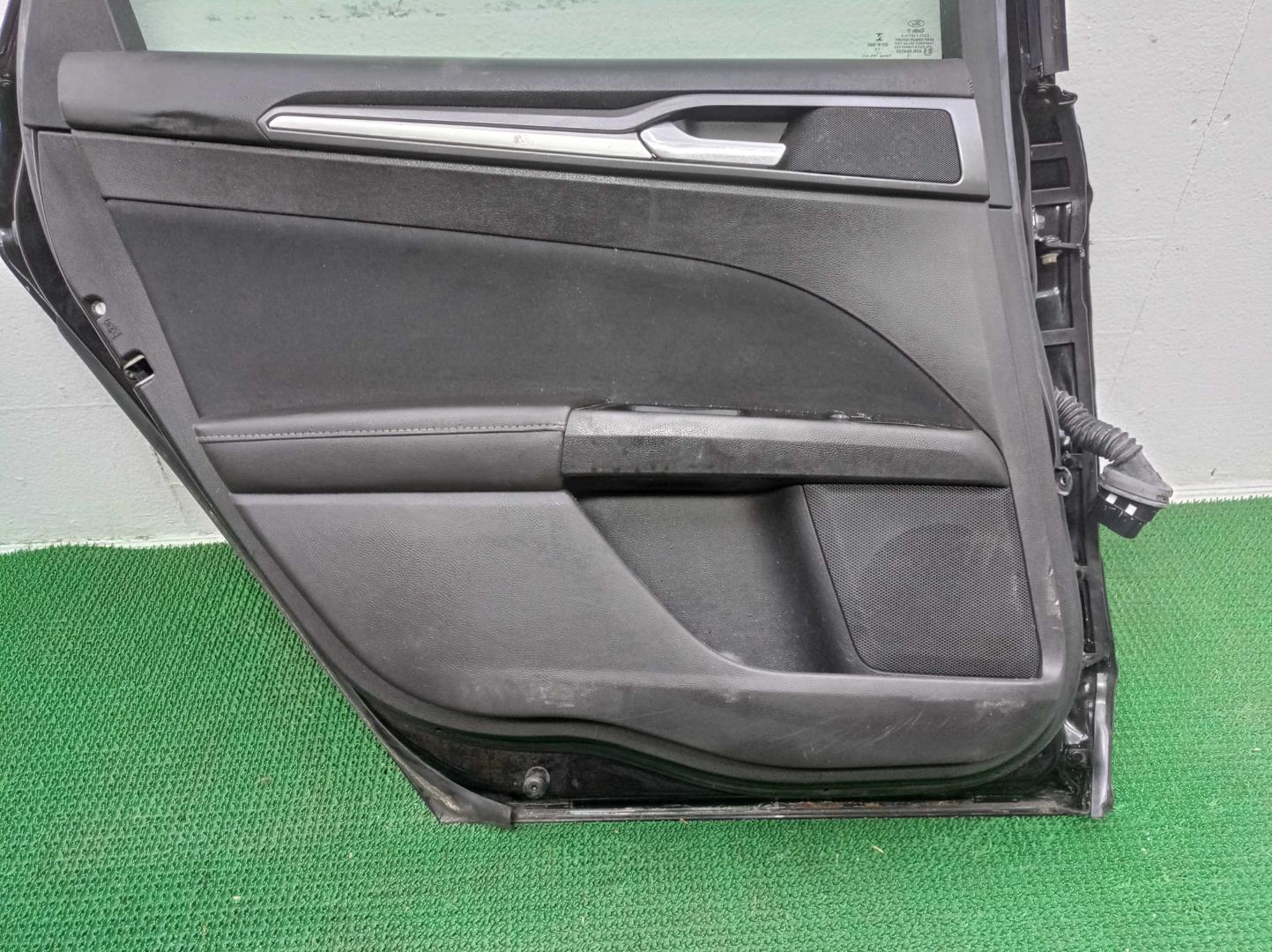 Дверь задняя левая