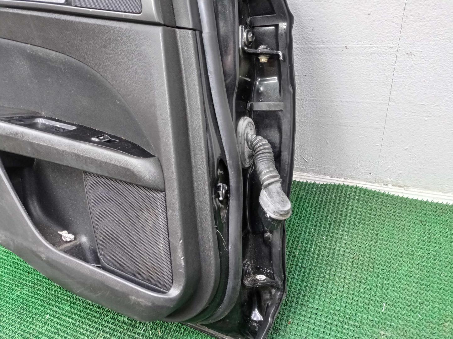 Дверь задняя левая