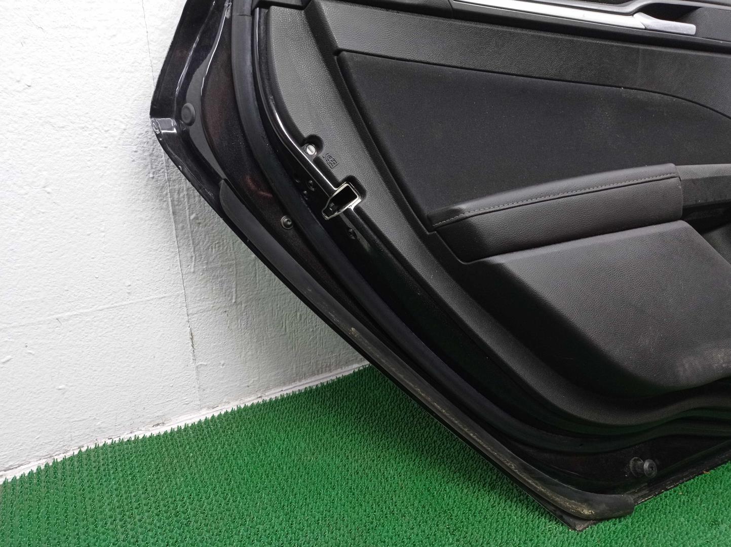 Дверь задняя левая