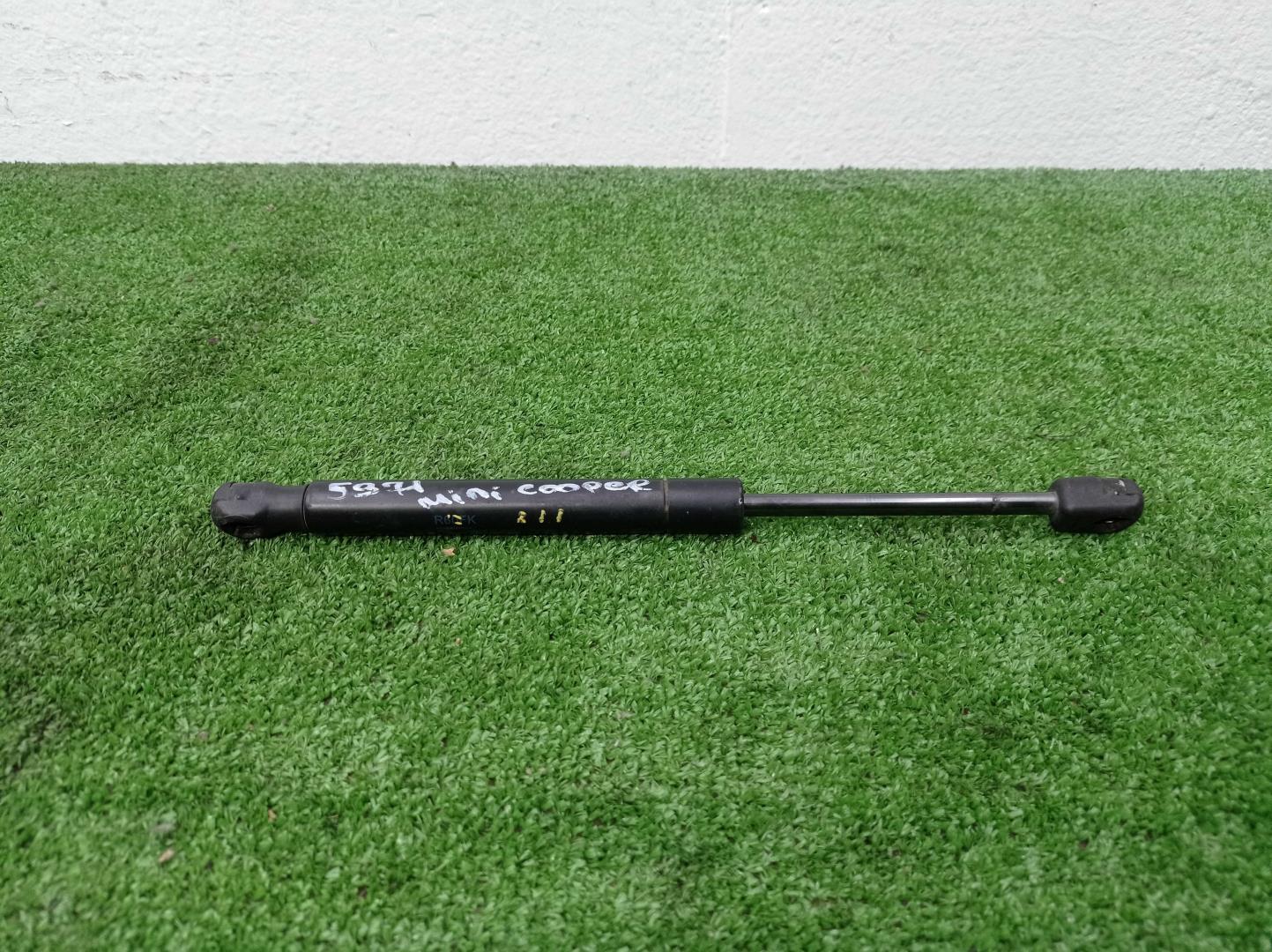 Амортизатор капота