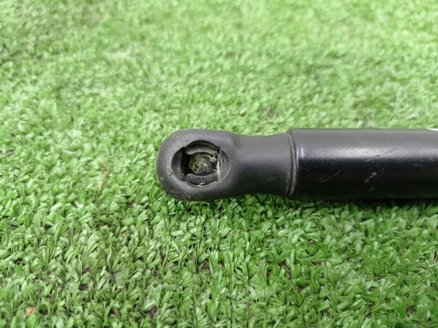 Амортизатор капота