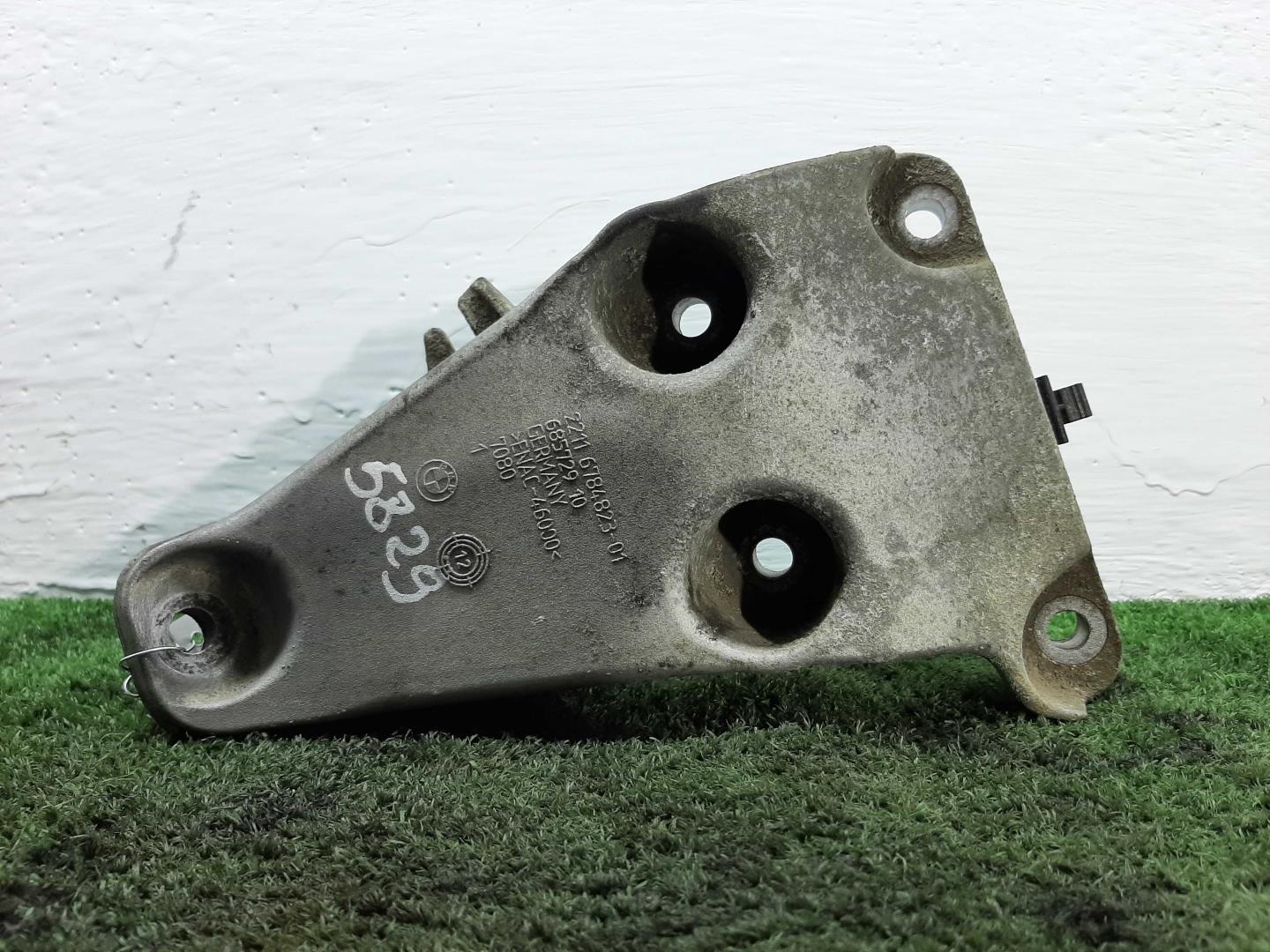 Кронштейн двигателя