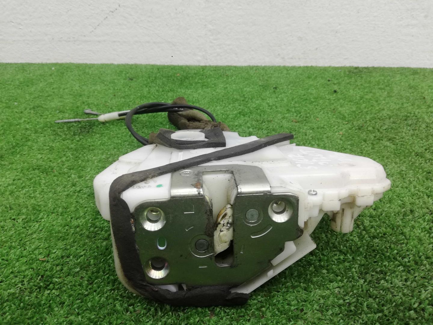 Замок двери передней правой