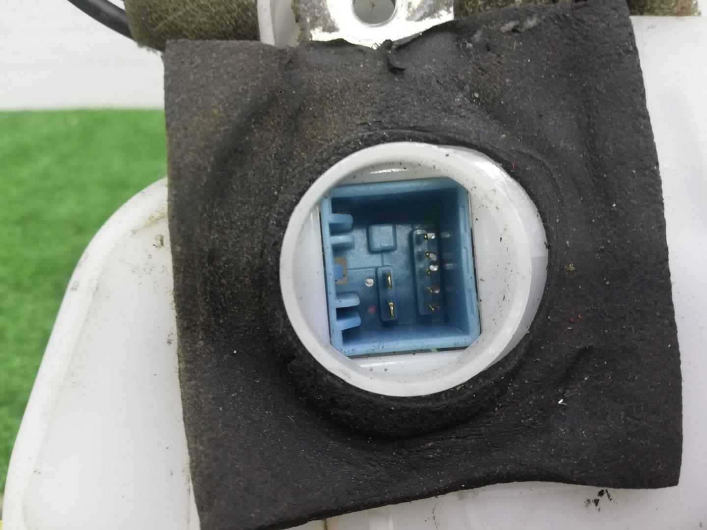 Замок двери передней правой