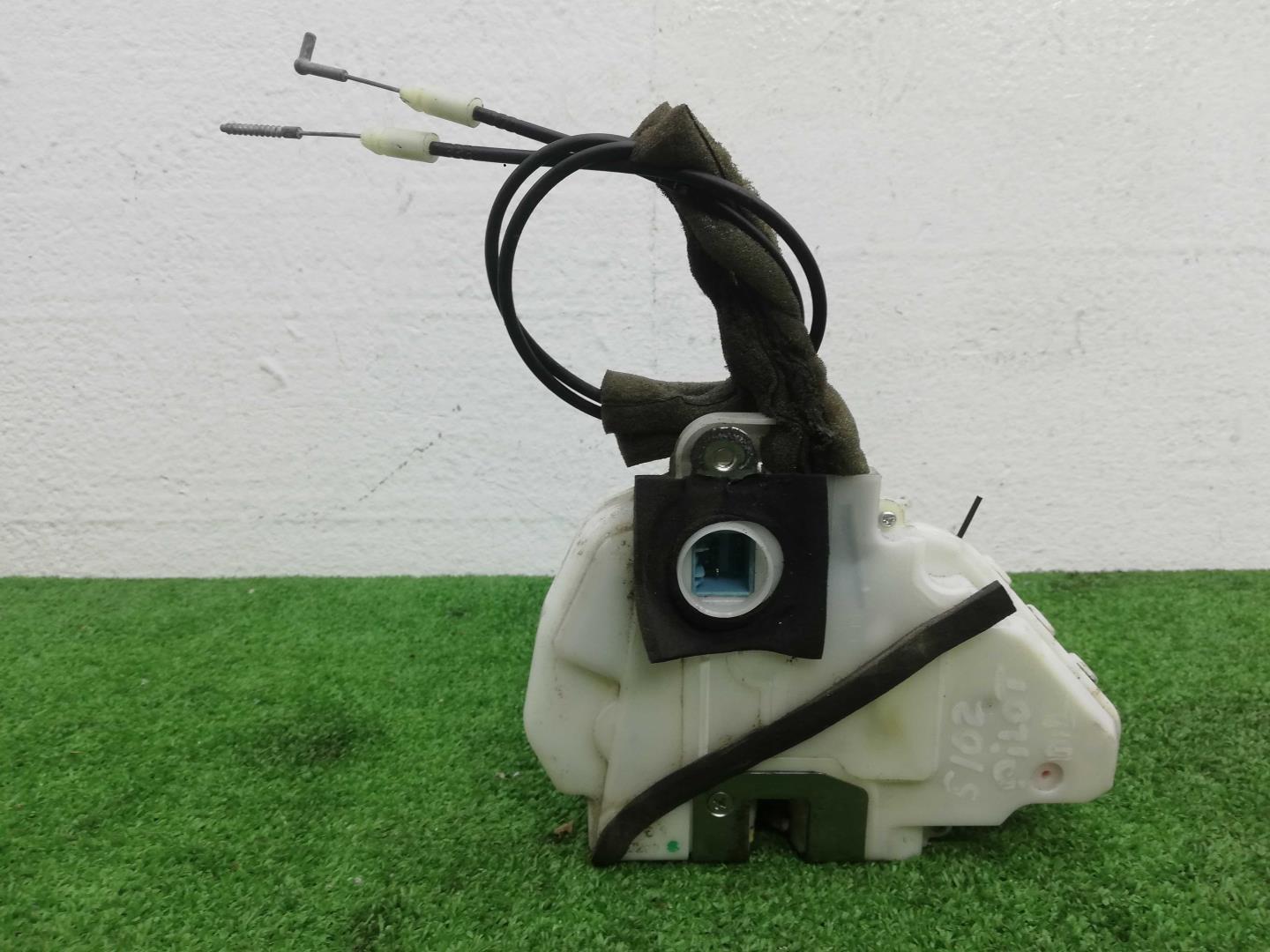 Замок двери передней правой