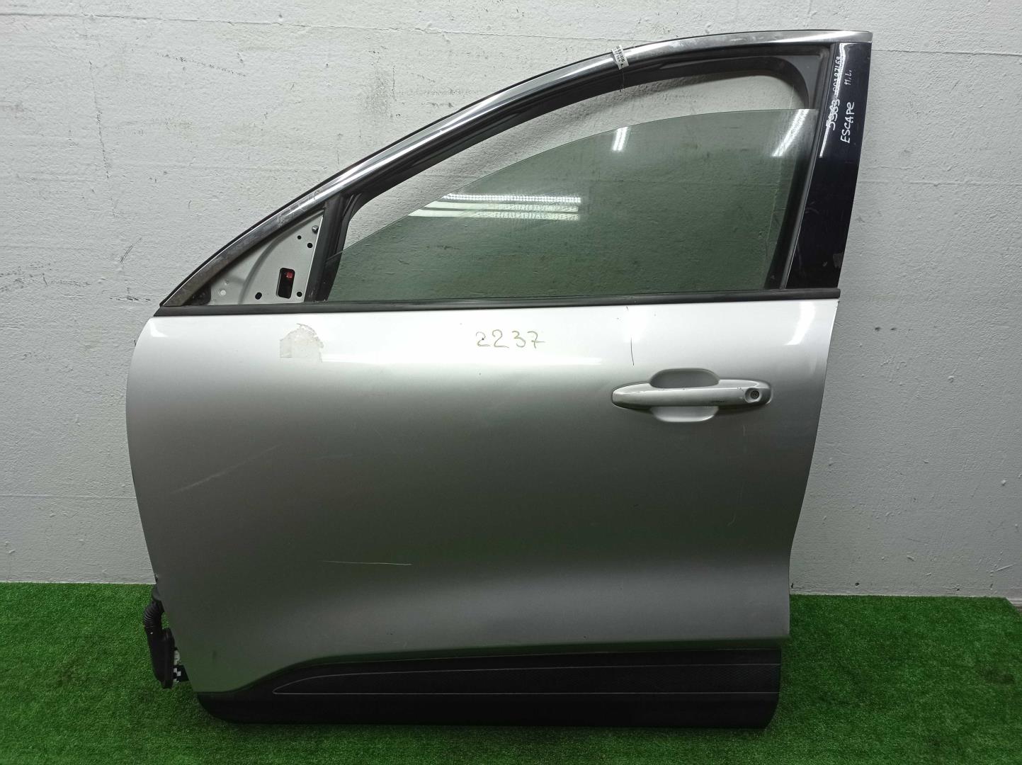 Ручка двери передней наружная левая