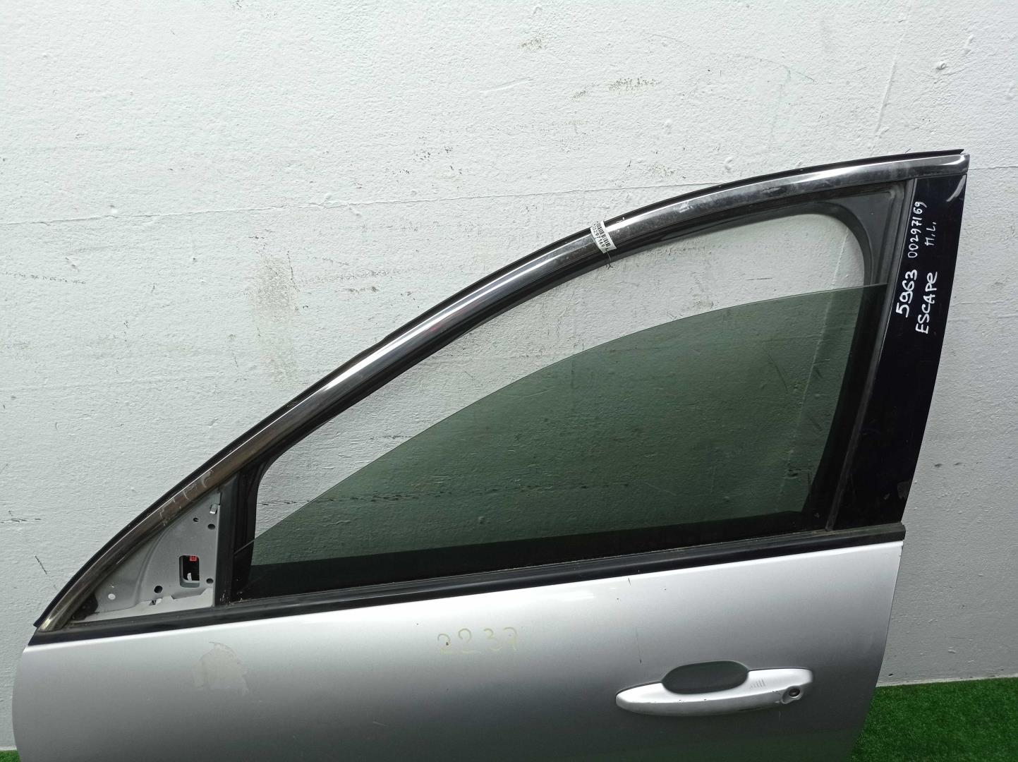 Ручка двери передней наружная левая