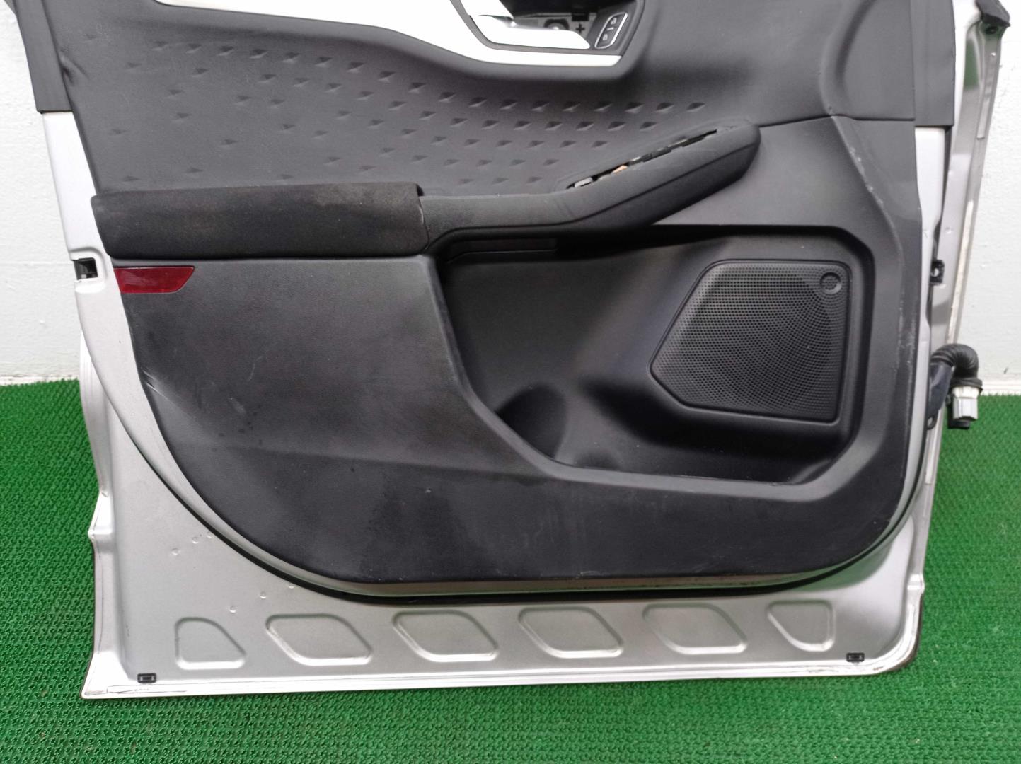 Ручка двери передней наружная левая