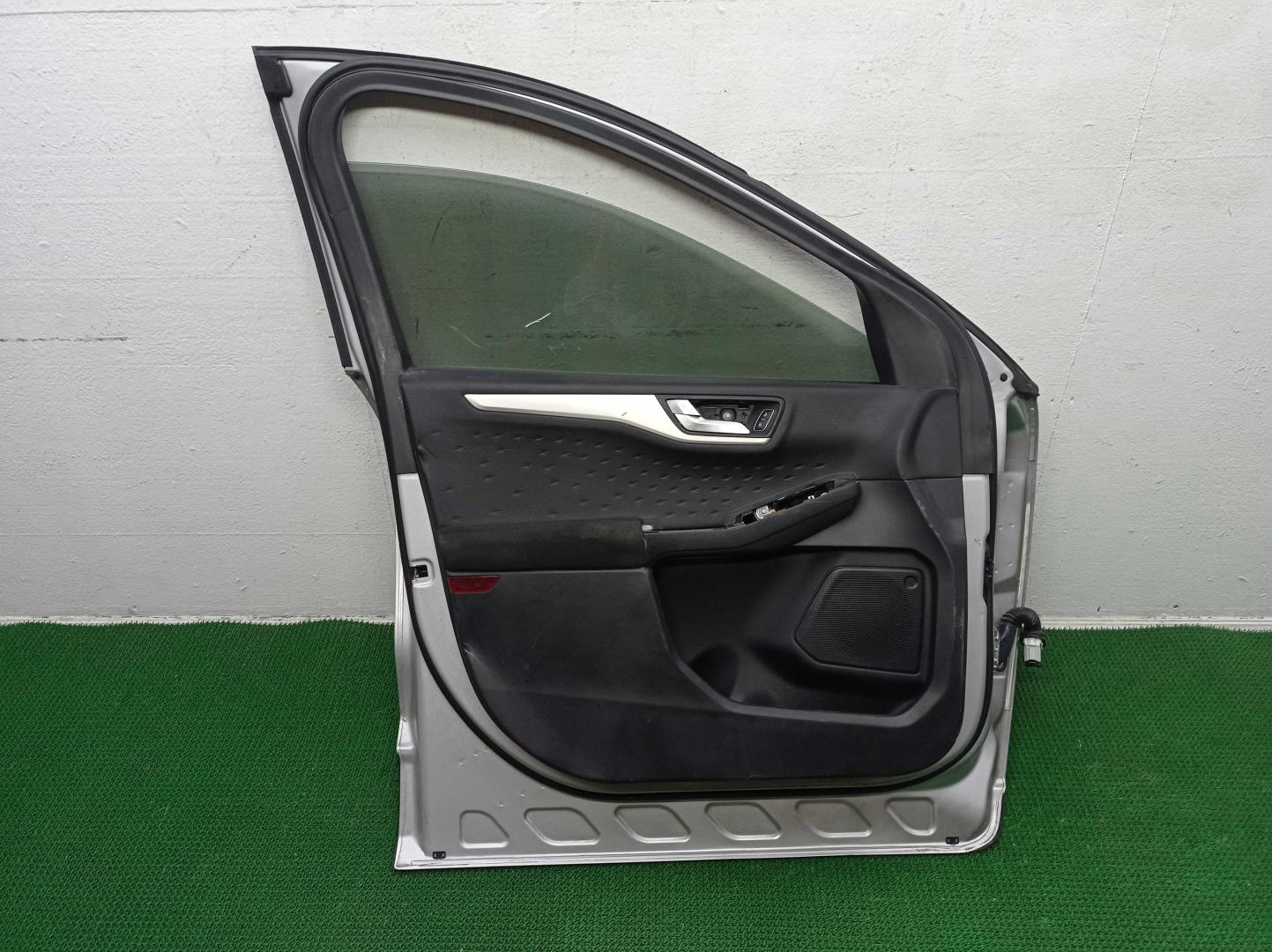 Ручка двери передней наружная левая