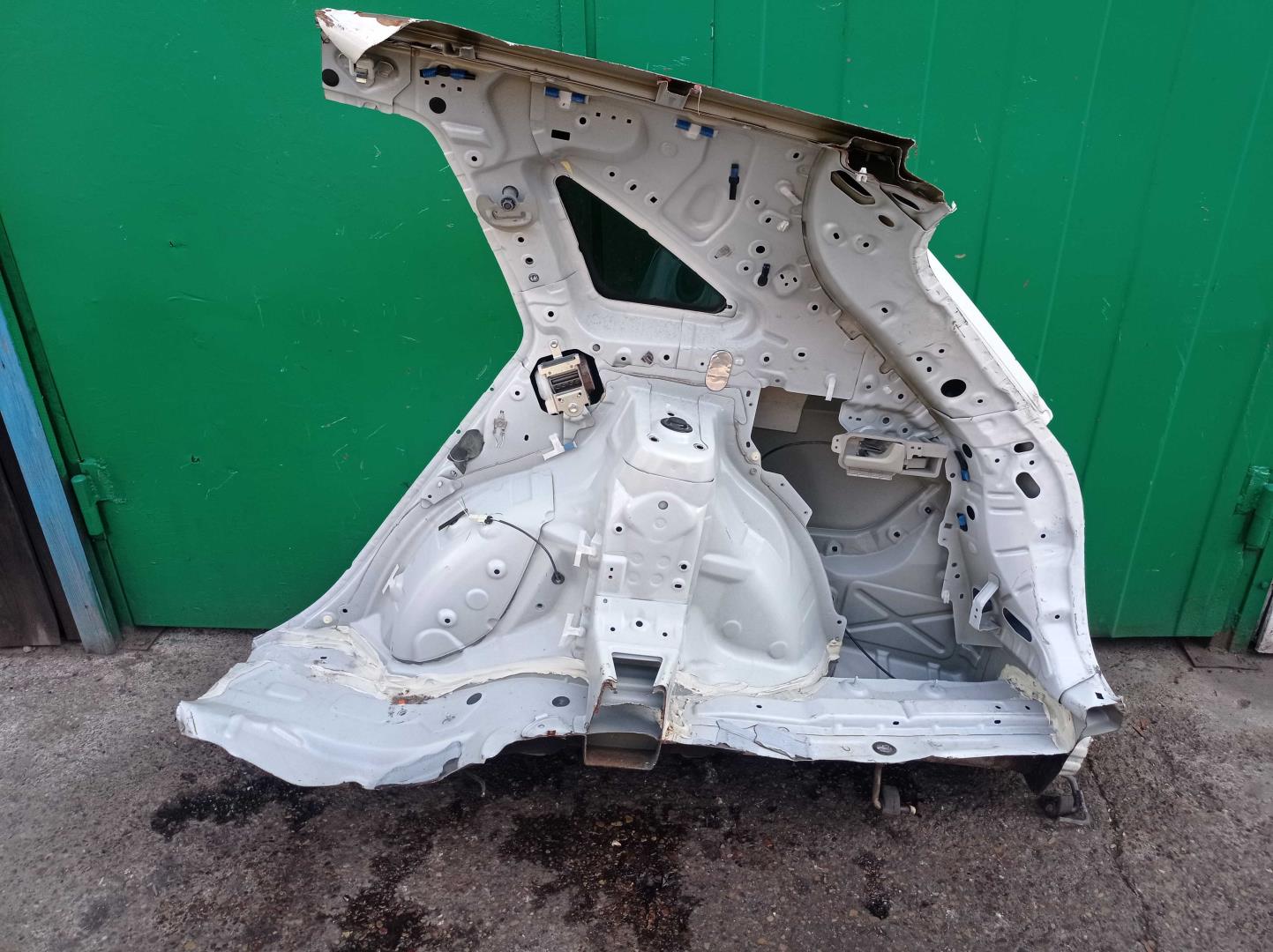 Крыло заднее правое