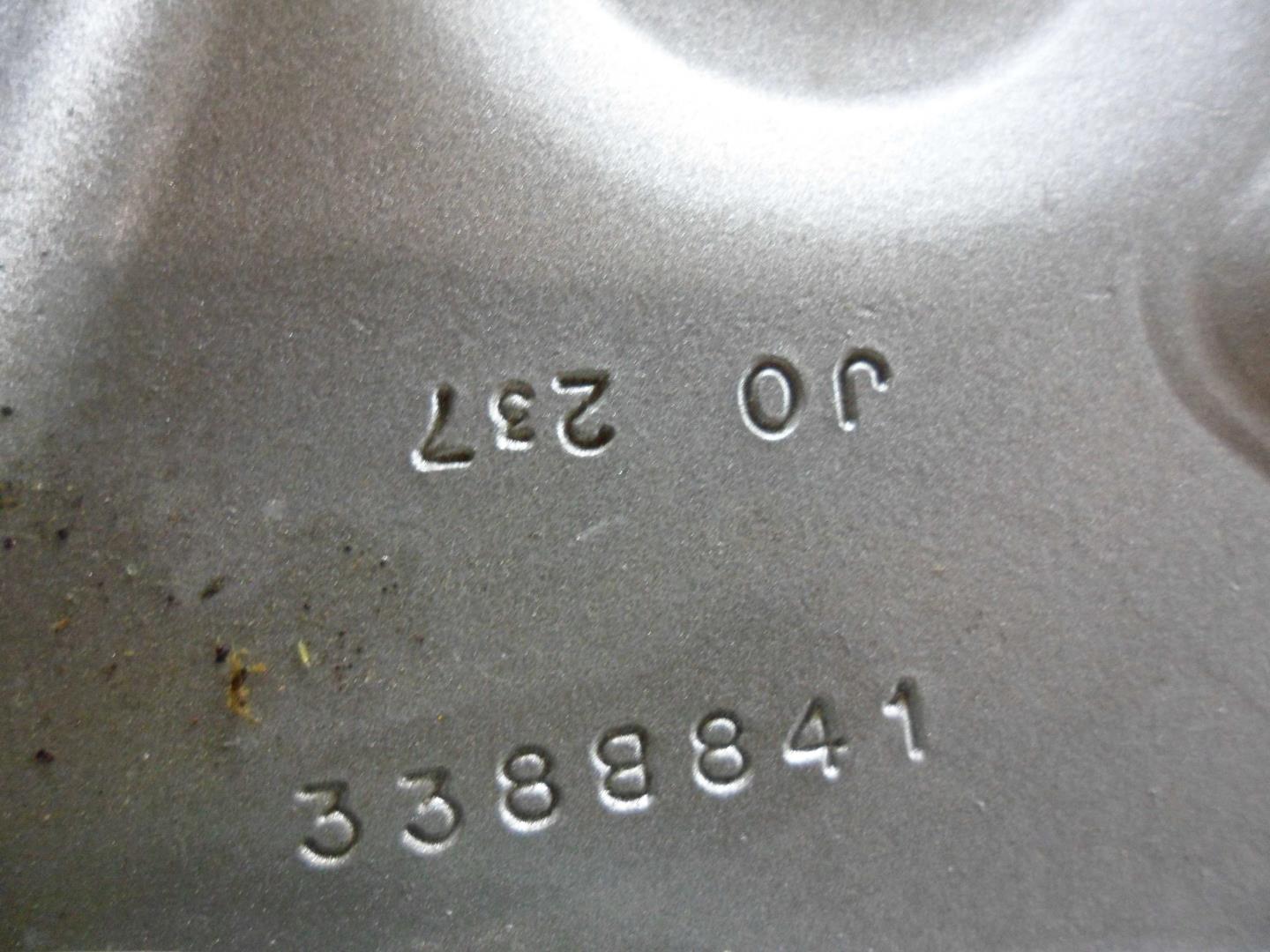 Петля капота левая