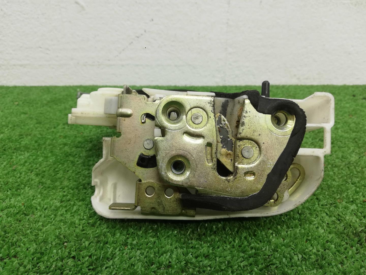 Замок двери задней правой