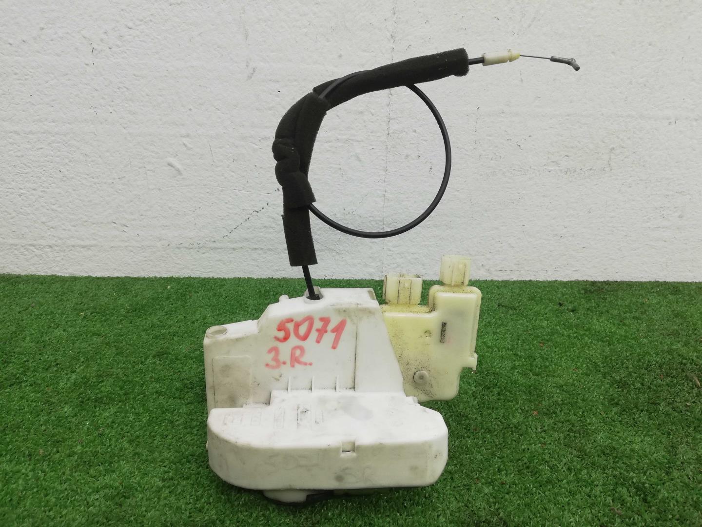 Замок двери задней правой