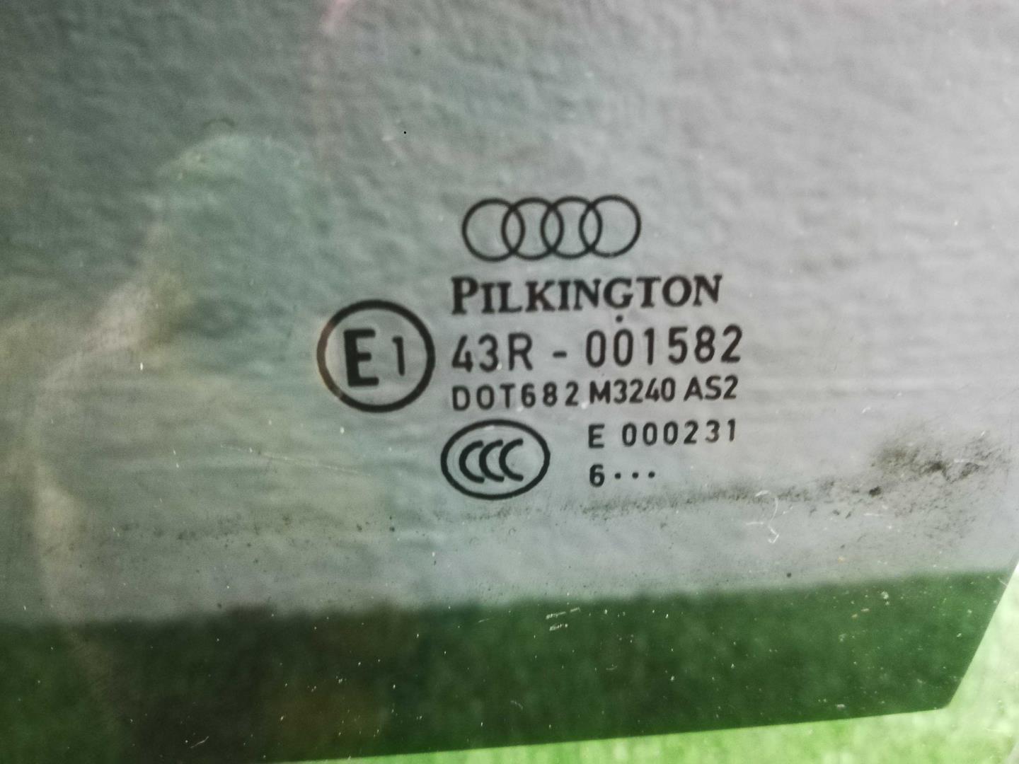 Стекло двери передней левой