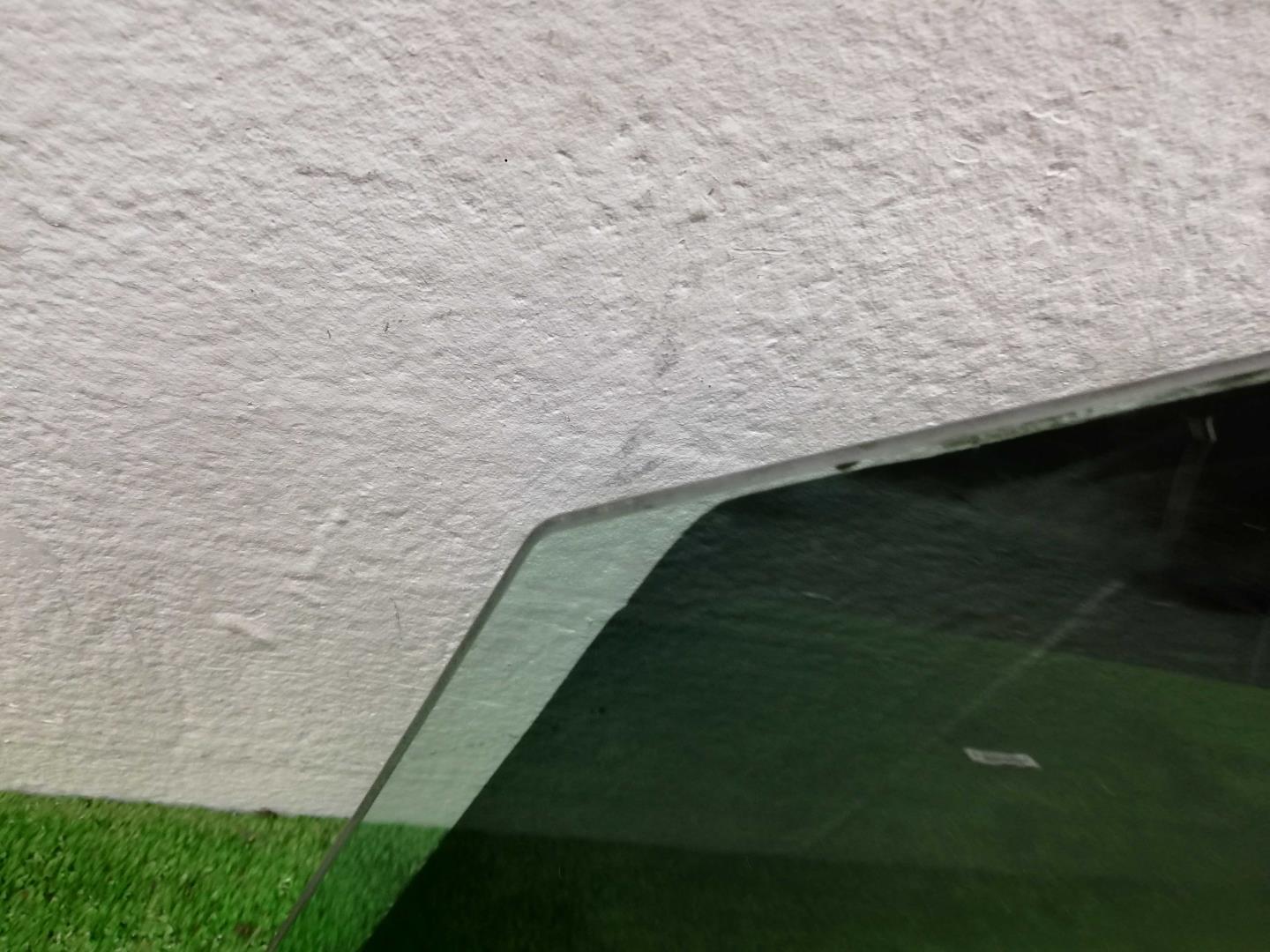 Стекло двери передней левой