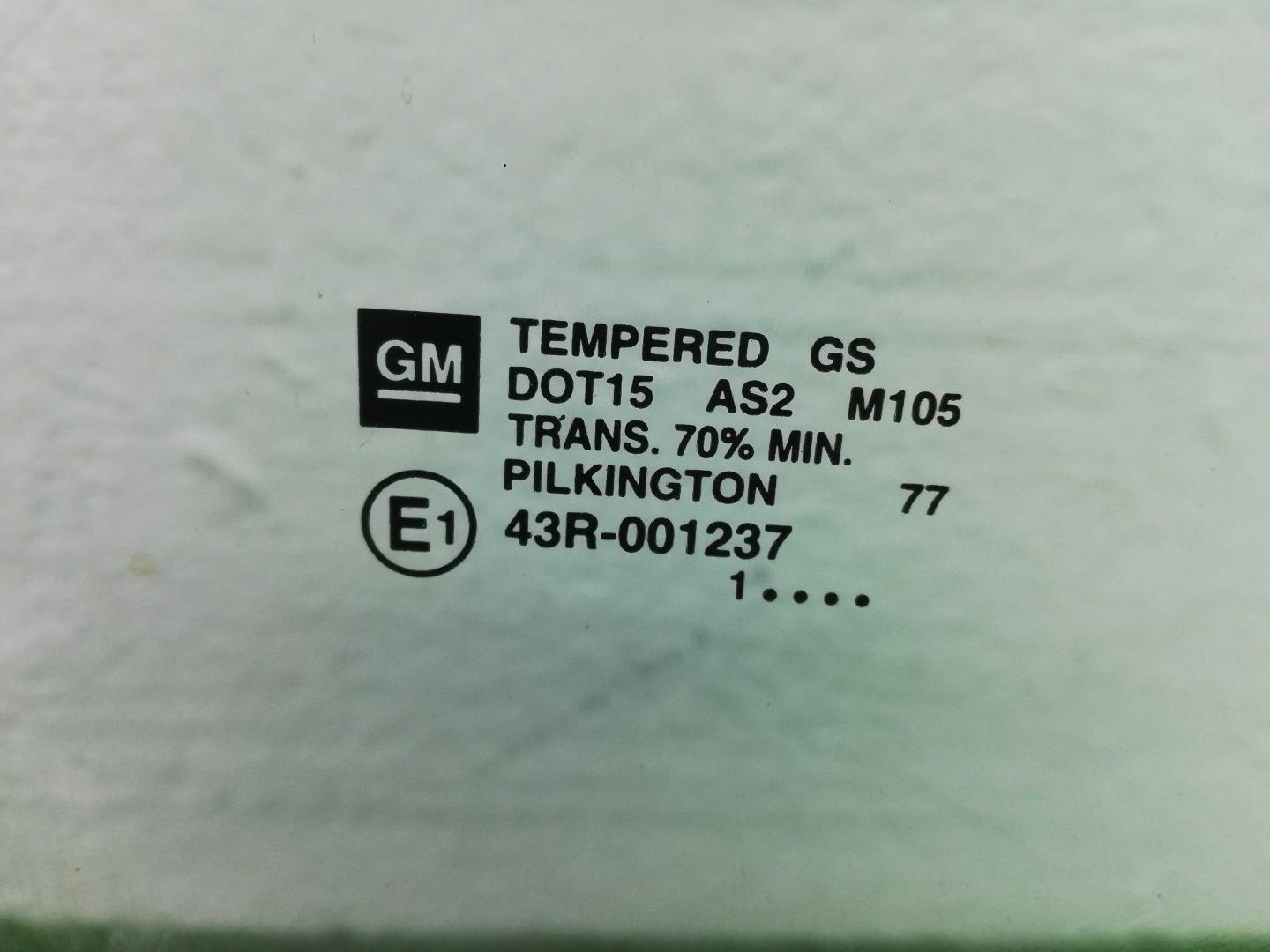 Стекло двери передней правой