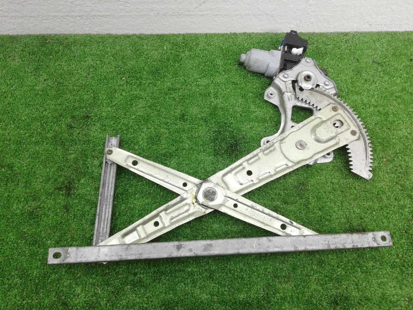 Стеклоподъемник электр. задний правый