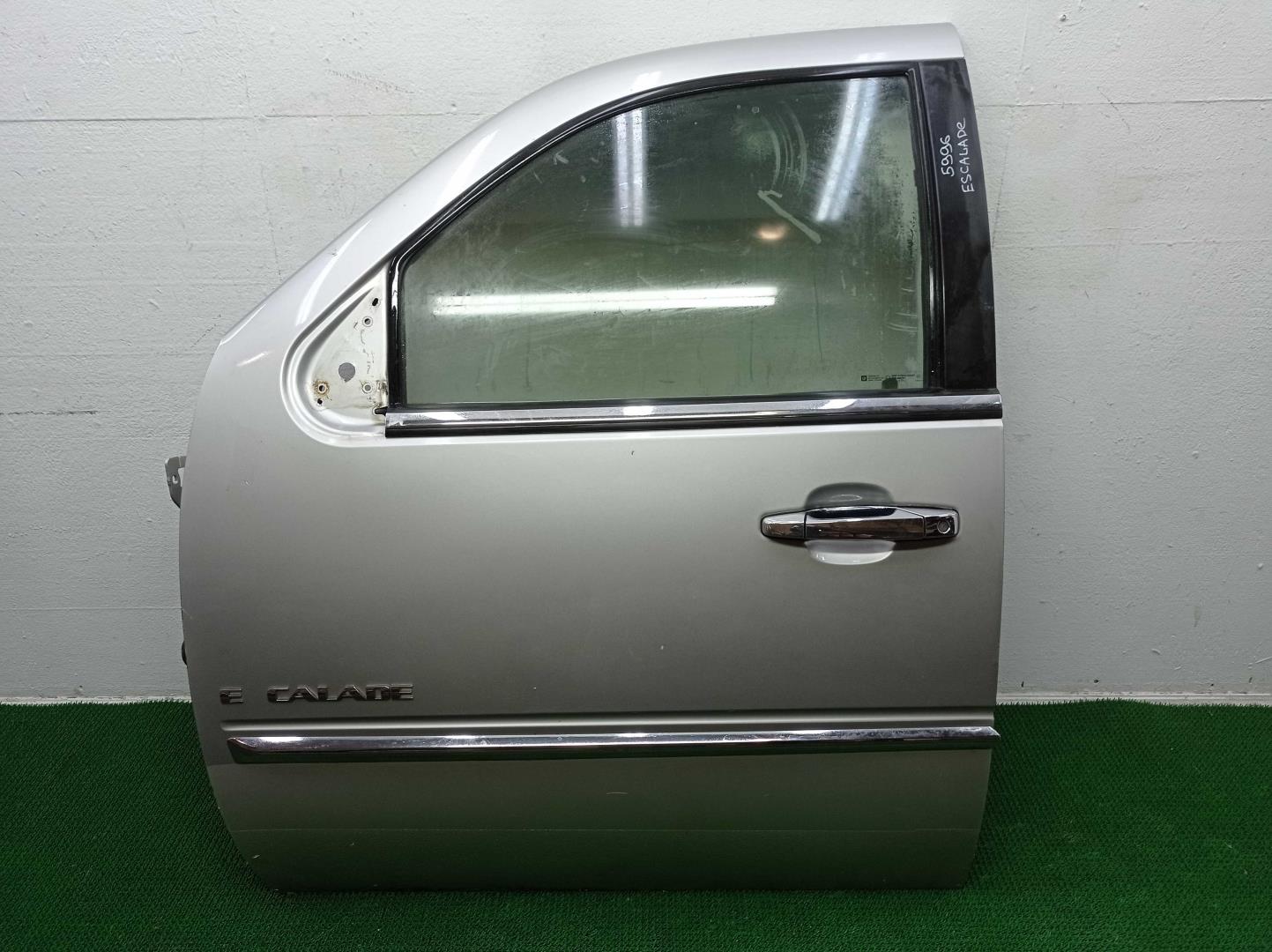 Замок двери передней левой