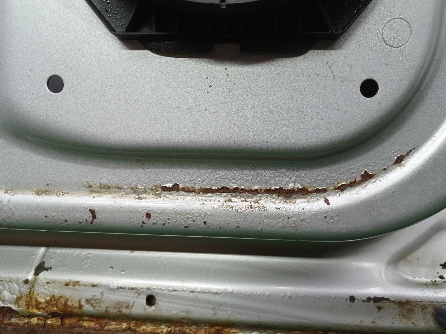 Замок двери передней левой