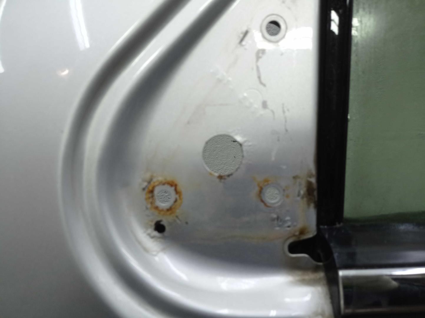 Замок двери передней левой