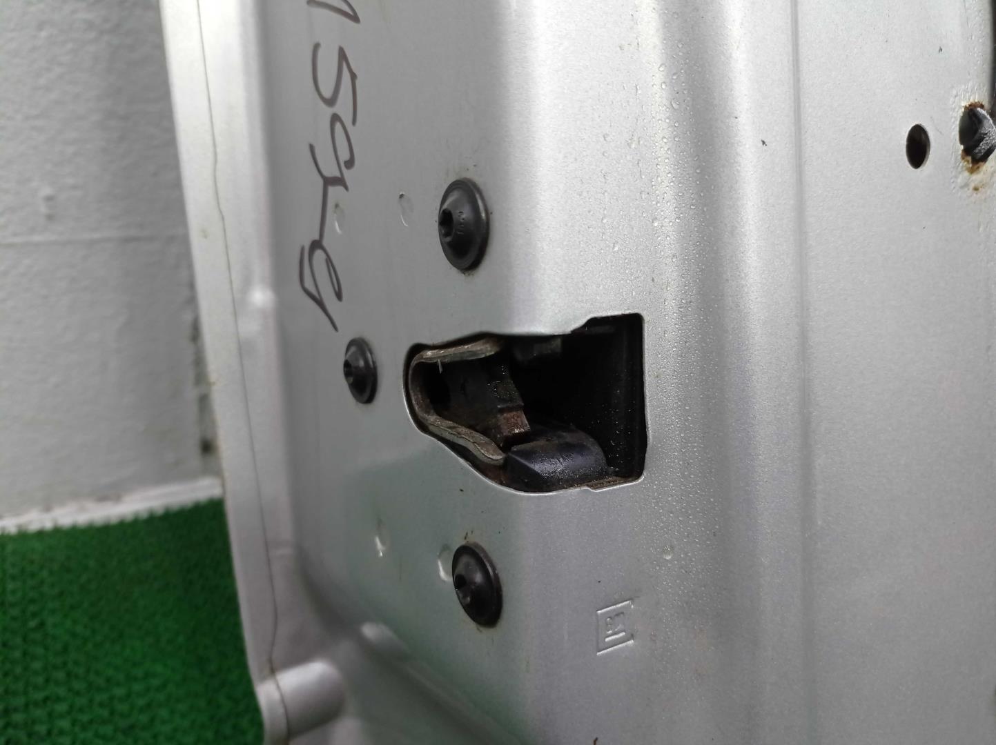 Замок двери передней левой