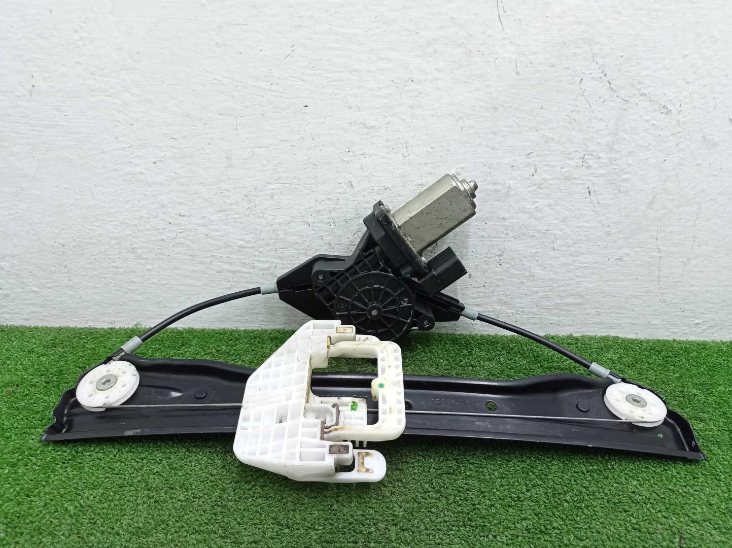 Стеклоподъемник электр. задний правый