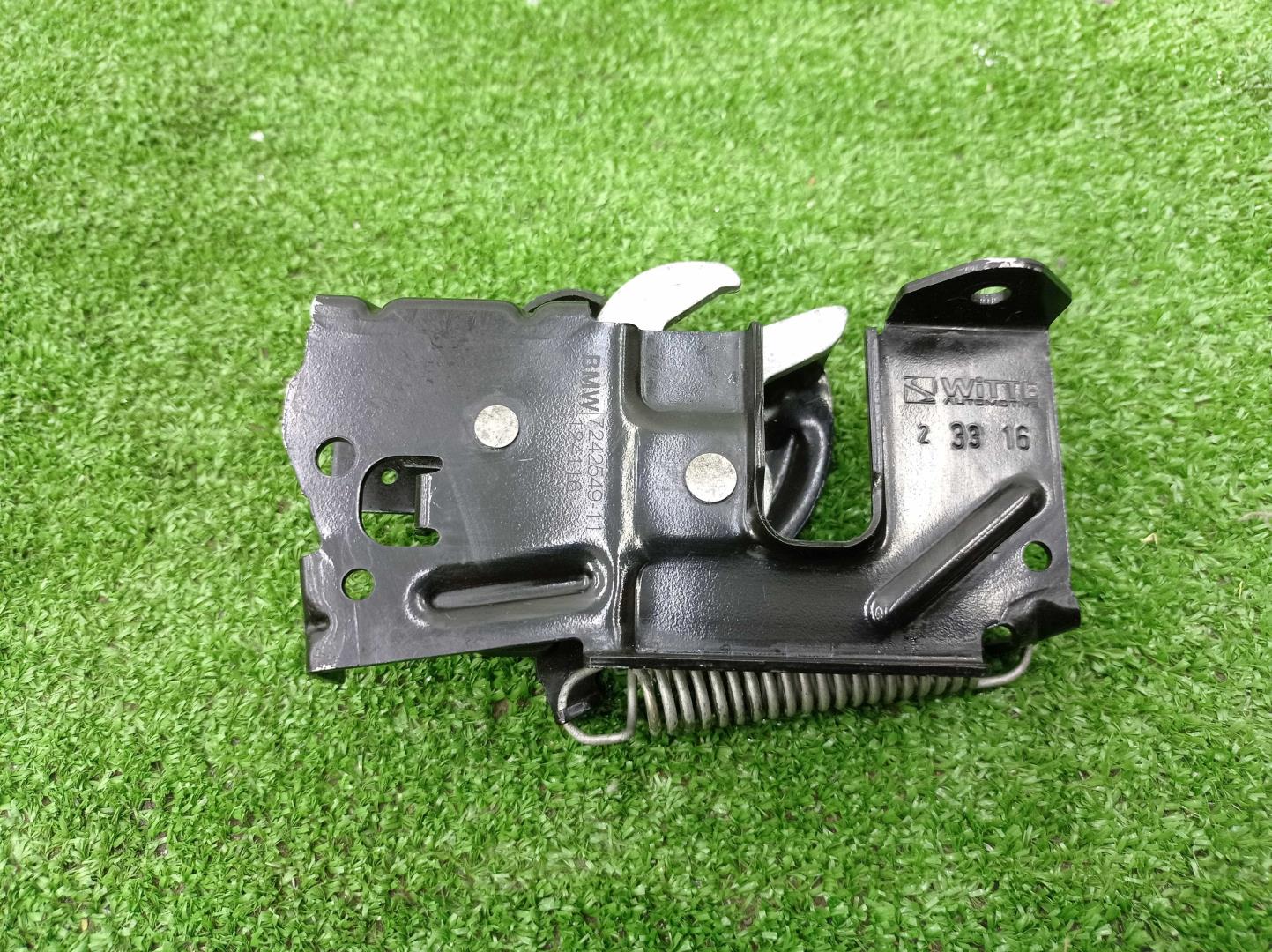 Замок капота