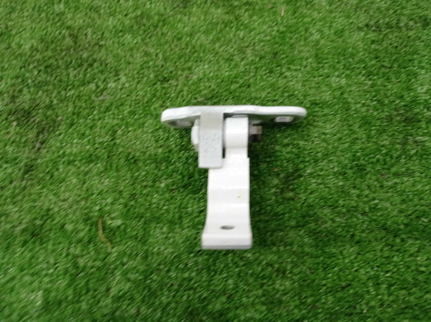 Петля двери