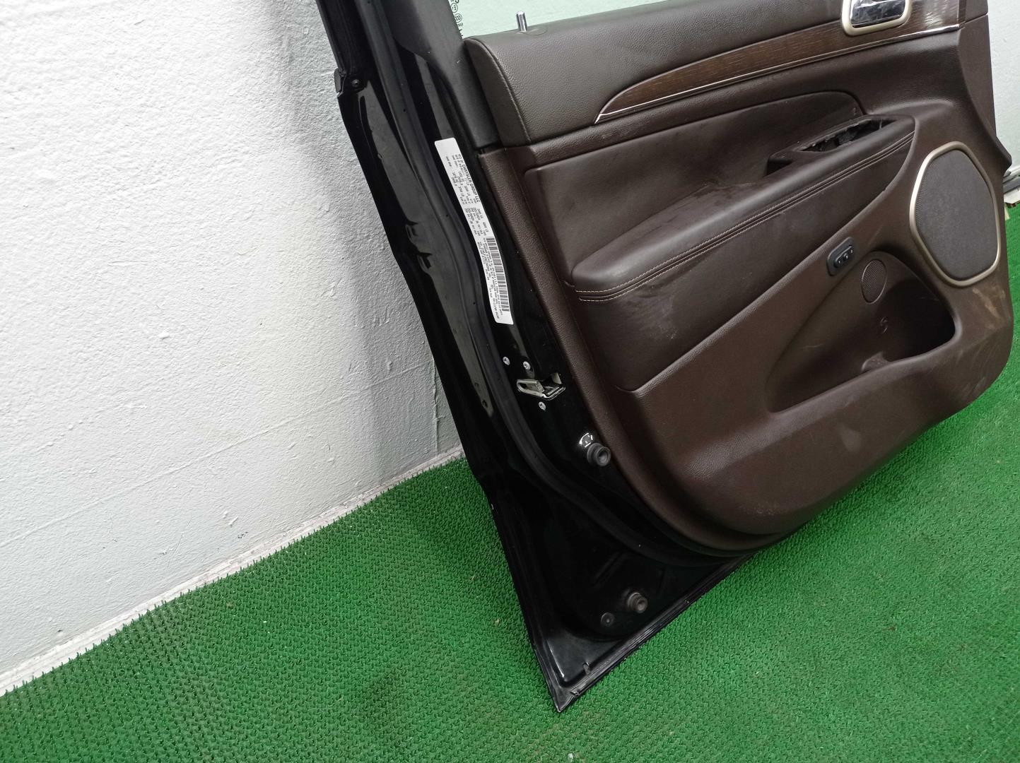 Дверь передняя левая