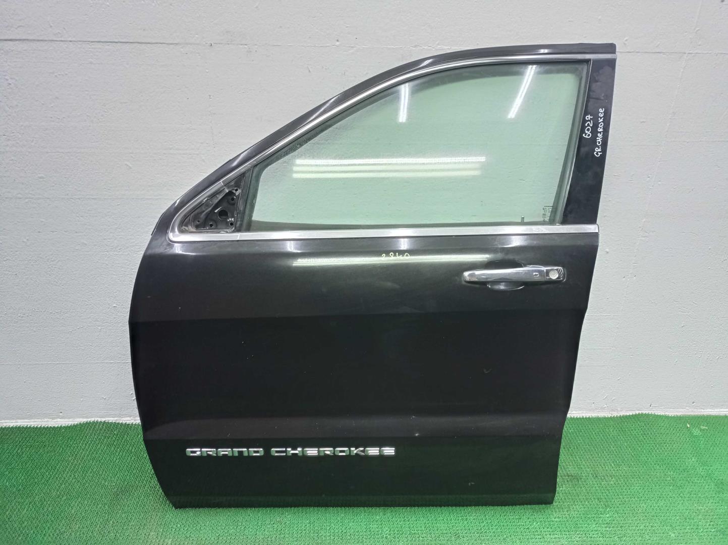 Замок двери передней левой