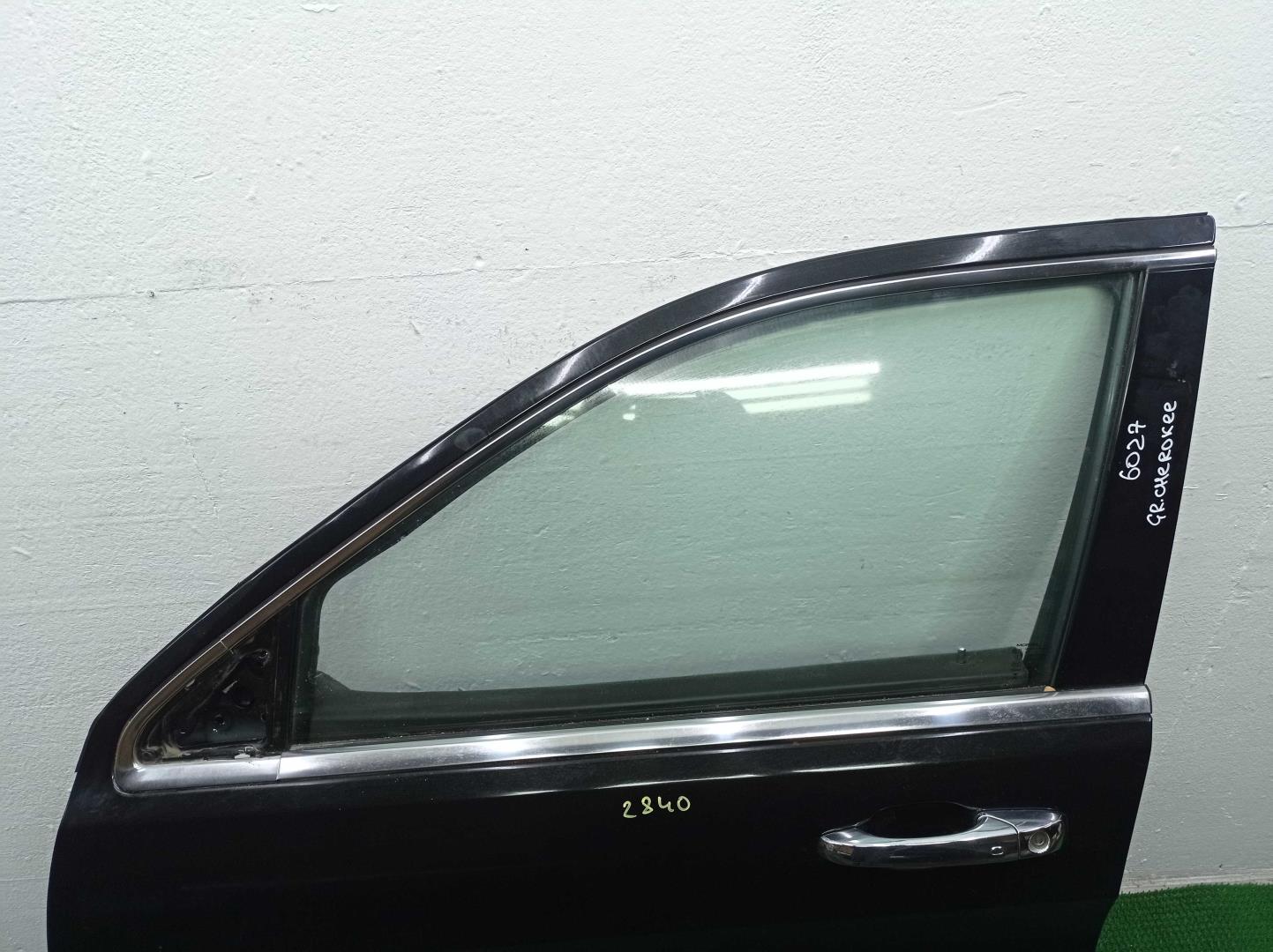 Замок двери передней левой