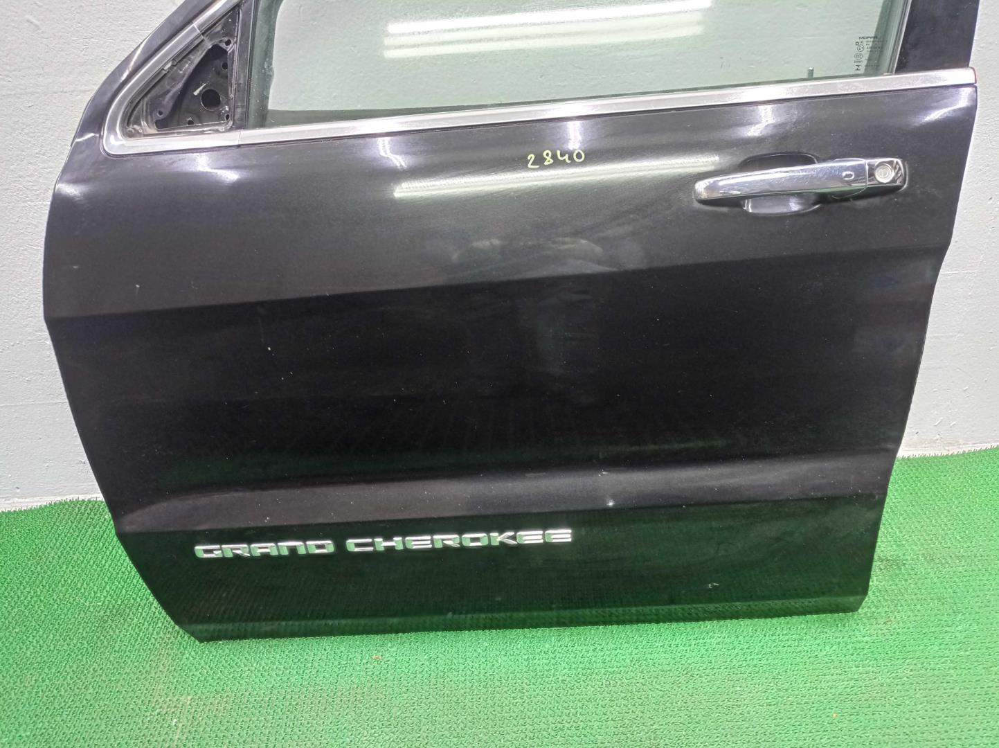 Замок двери передней левой