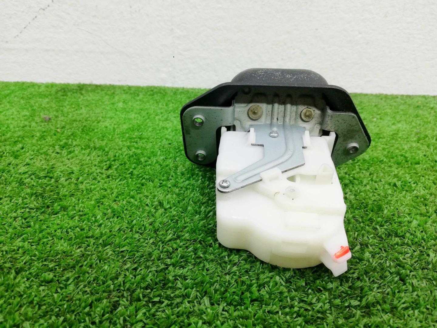 Замок багажника