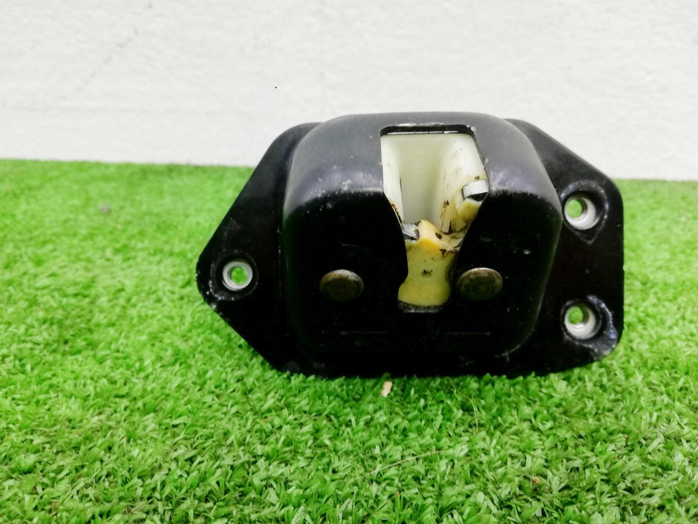 Замок багажника