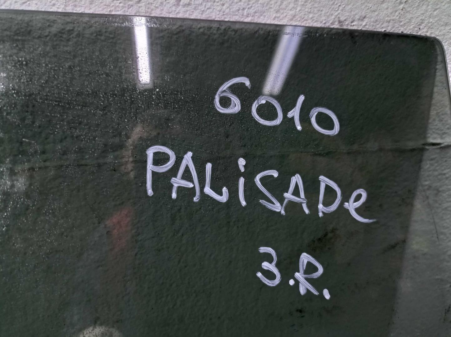 Стекло двери задней правой