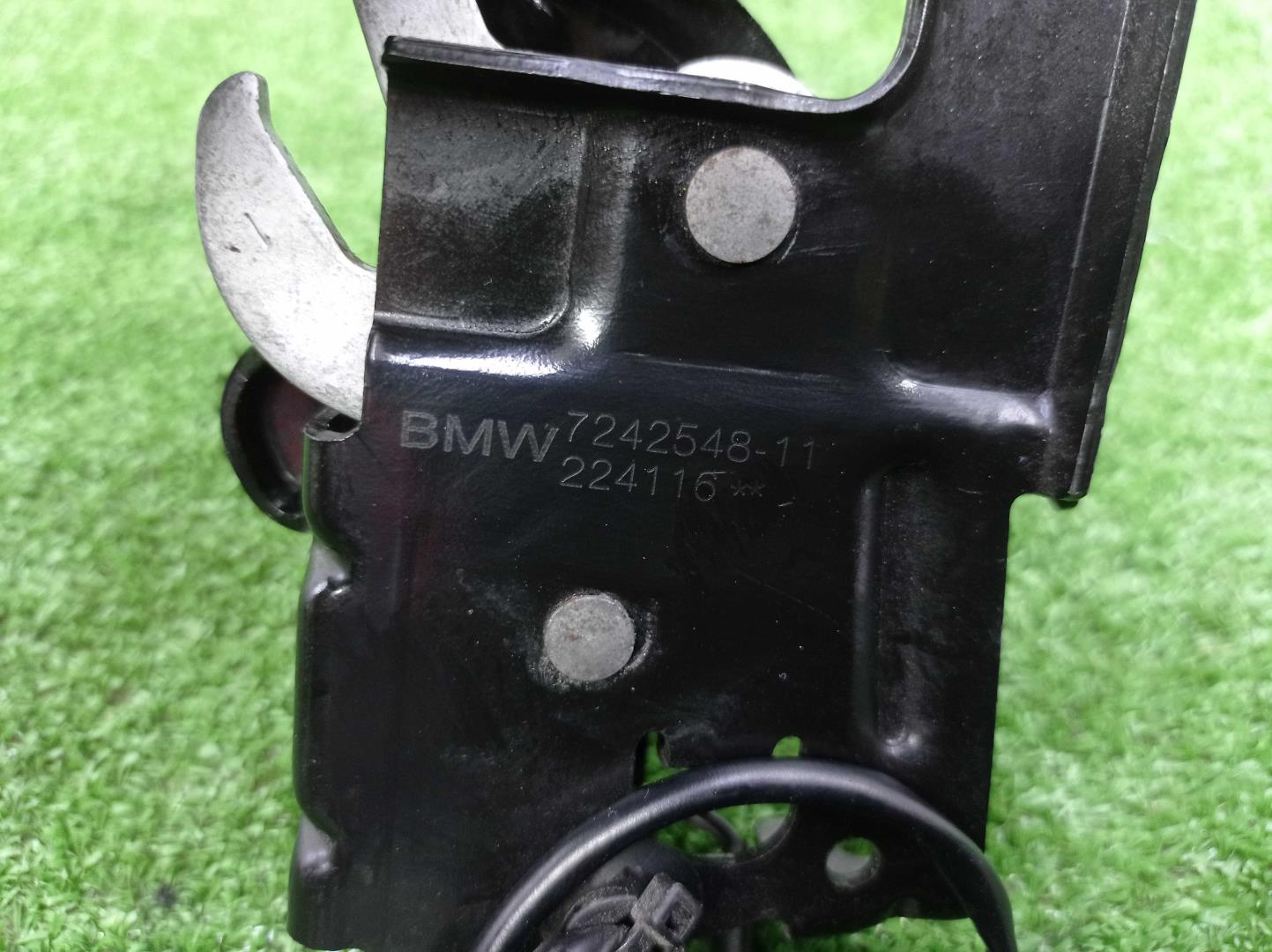 Замок капота